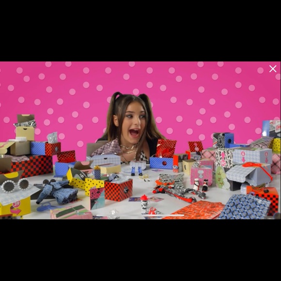L.O.L. Surprise! Amazing Surprise with 14 Dolls 70+ Surprises & 2 Playsets LOL - Picture 7 of 10